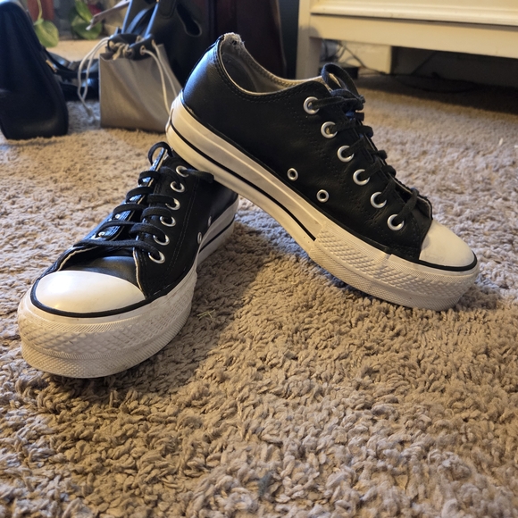 Classic Black and White Women's Sneakers - Picture 4 of 5